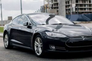 Tesla Model S 90D: Main features