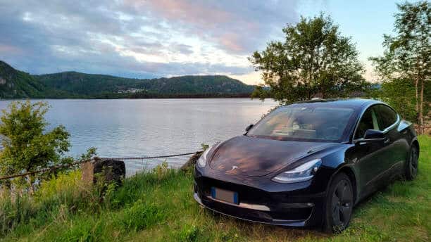 Mobile charging station for Tesla Model 3 Dual Motor Long Range