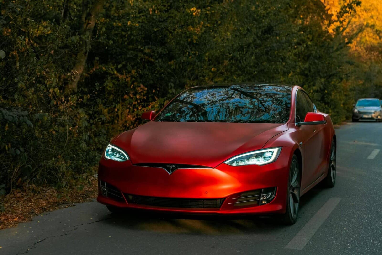 Overview of Tesla Model S 75D features: practicality and innovation