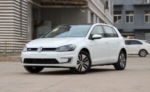 How to charge the Volkswagen e-Golf from the socket: a complete guide for owners