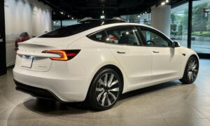 Огляд характеристик Tesla Model 3 2023