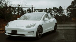 How to charge a Tesla Model Y in Ukraine: a simple guide for daily use