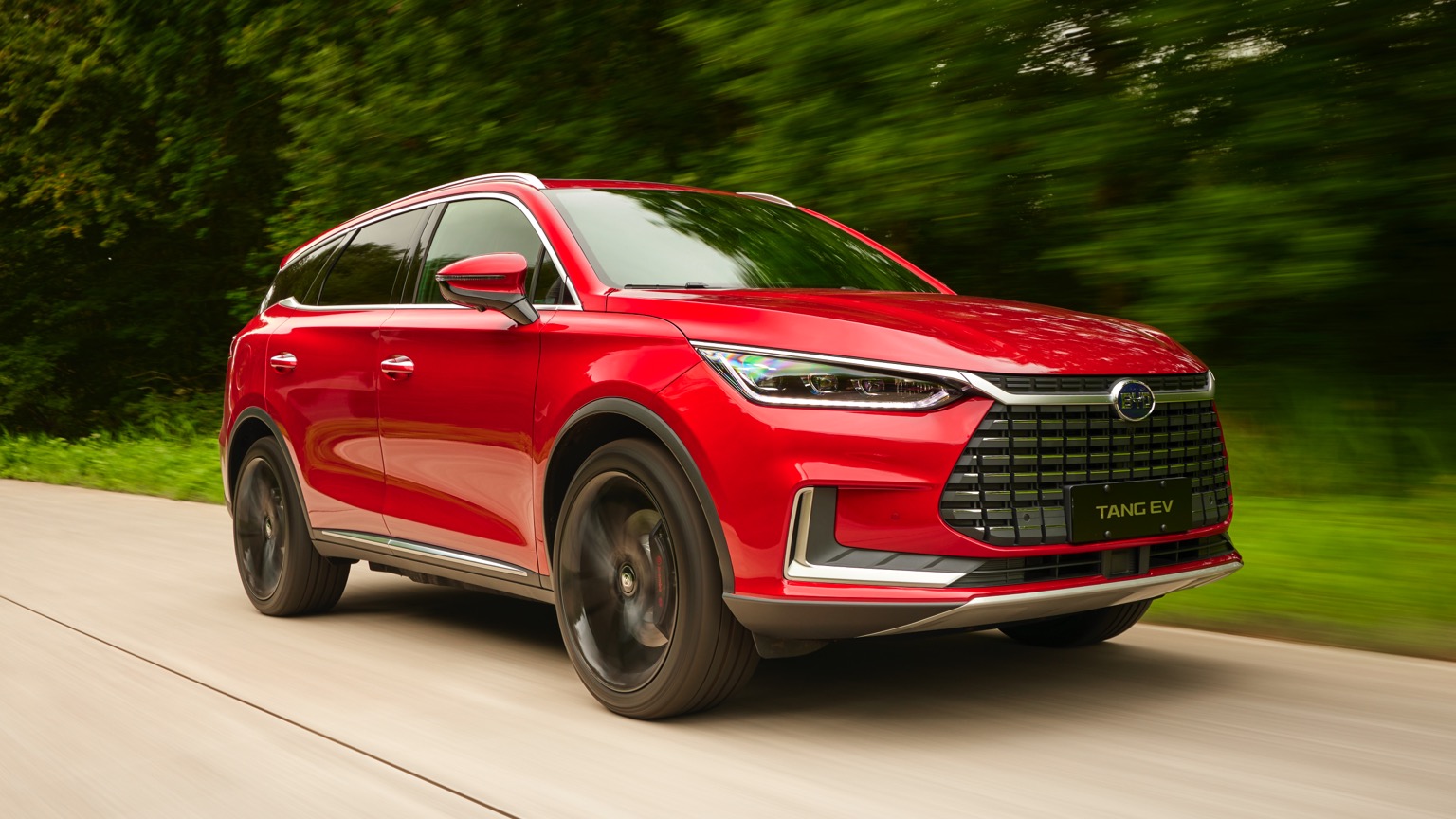 BYD Tang L: огляд флагманського кросовера з Китаю