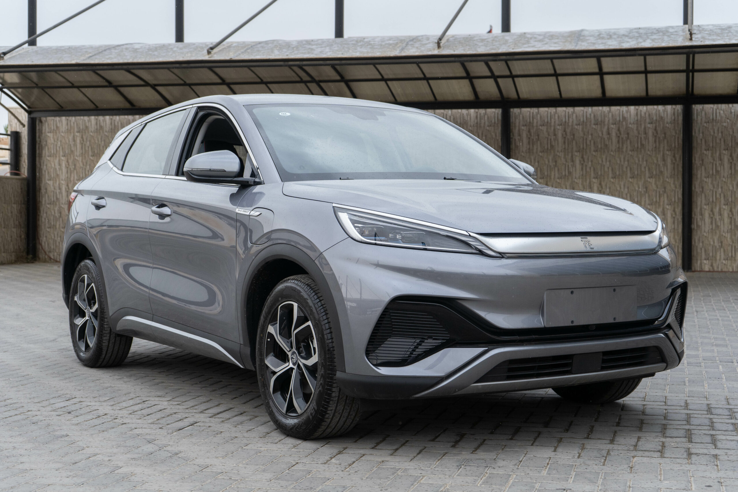 BYD Yuan Plus vs Tesla Model 3: порівняння для українських реалій