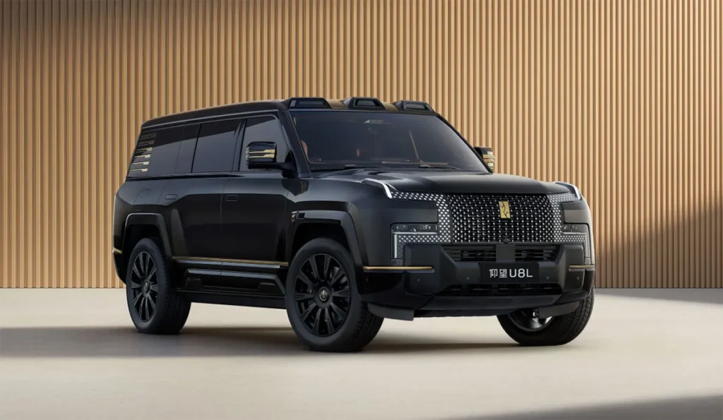 YangWang U8L Огляд: електричний гігант, який уміє більше, ніж здається