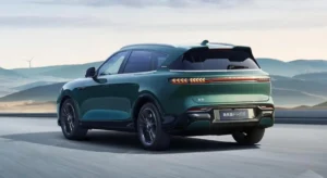 Maxus MIFA 9 vs Tesla Model 3: what to choose for everyday use