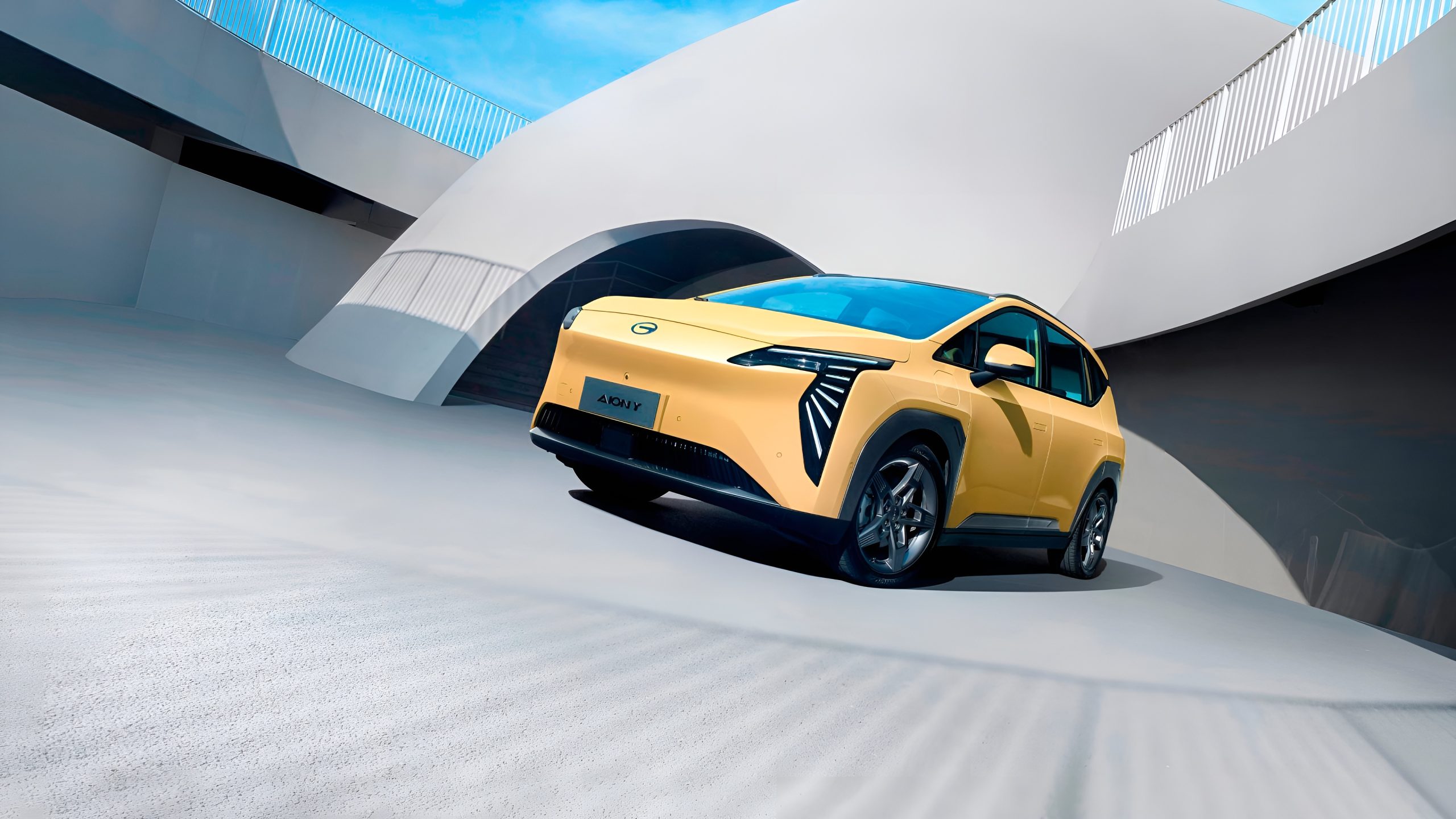 GAC Aion Y vs Tesla Model 3: що обрати українському водієві у 2025 році?