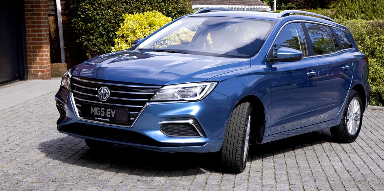 MG5 EV Огляд: перший справді зручний електроуніверсал