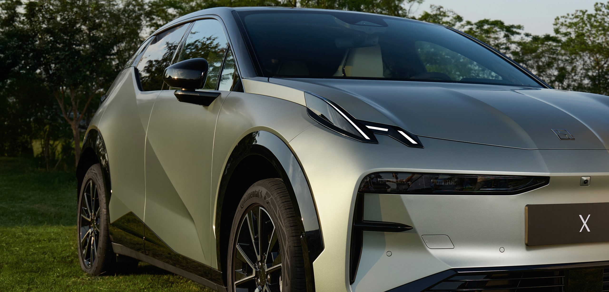 Zeekr X vs Tesla Model 3: що краще підходить для українських доріг?