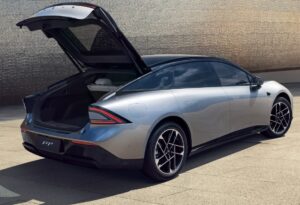 XPeng P7+ против Tesla Model Y: электрокары для украинских реалий