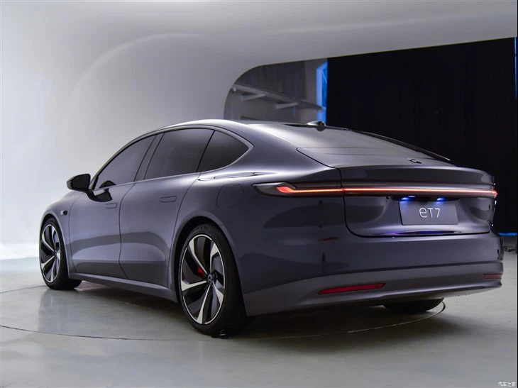 NIO ET7 проти Tesla Model Y: два погляди на електромобіль