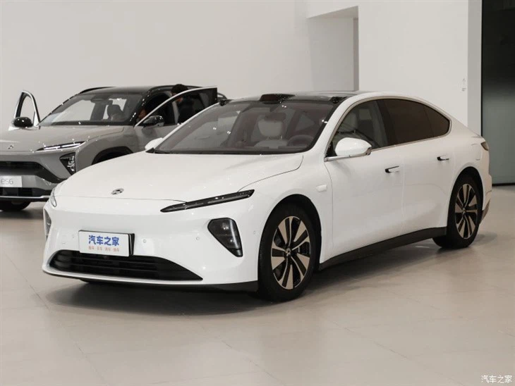 NIO ET7 проти Tesla Model 3: два різні світи на батареях