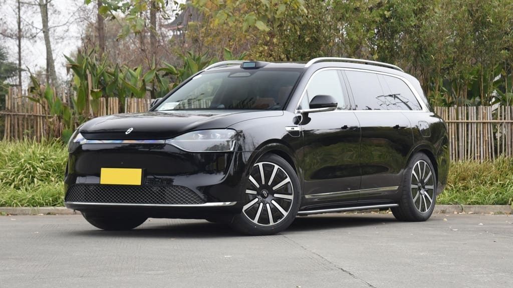 Aito M9 vs Tesla Model Y – різні ідеї одного електромобіля