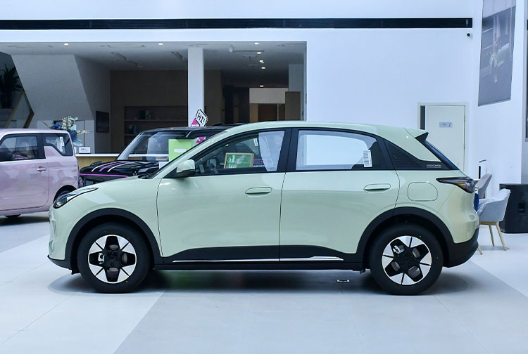 Geometry Xingyuan vs Tesla Model 3: різний підхід до одного класу