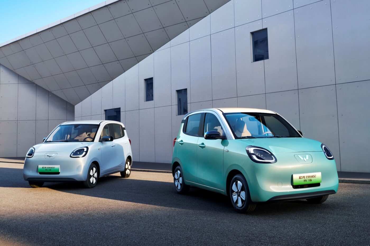 Hongguang Mini EV vs Tesla Model 3: два електромобілі для зовсім різного життя