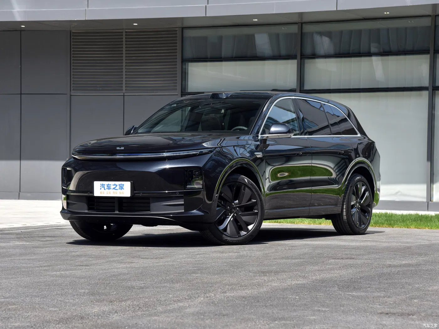 Li Auto L6 vs Tesla Model Y: два різні підходи до одного життя