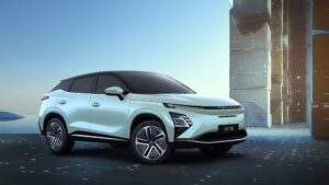 Omoda E5 vs Tesla Model 3: what to choose for everyday use