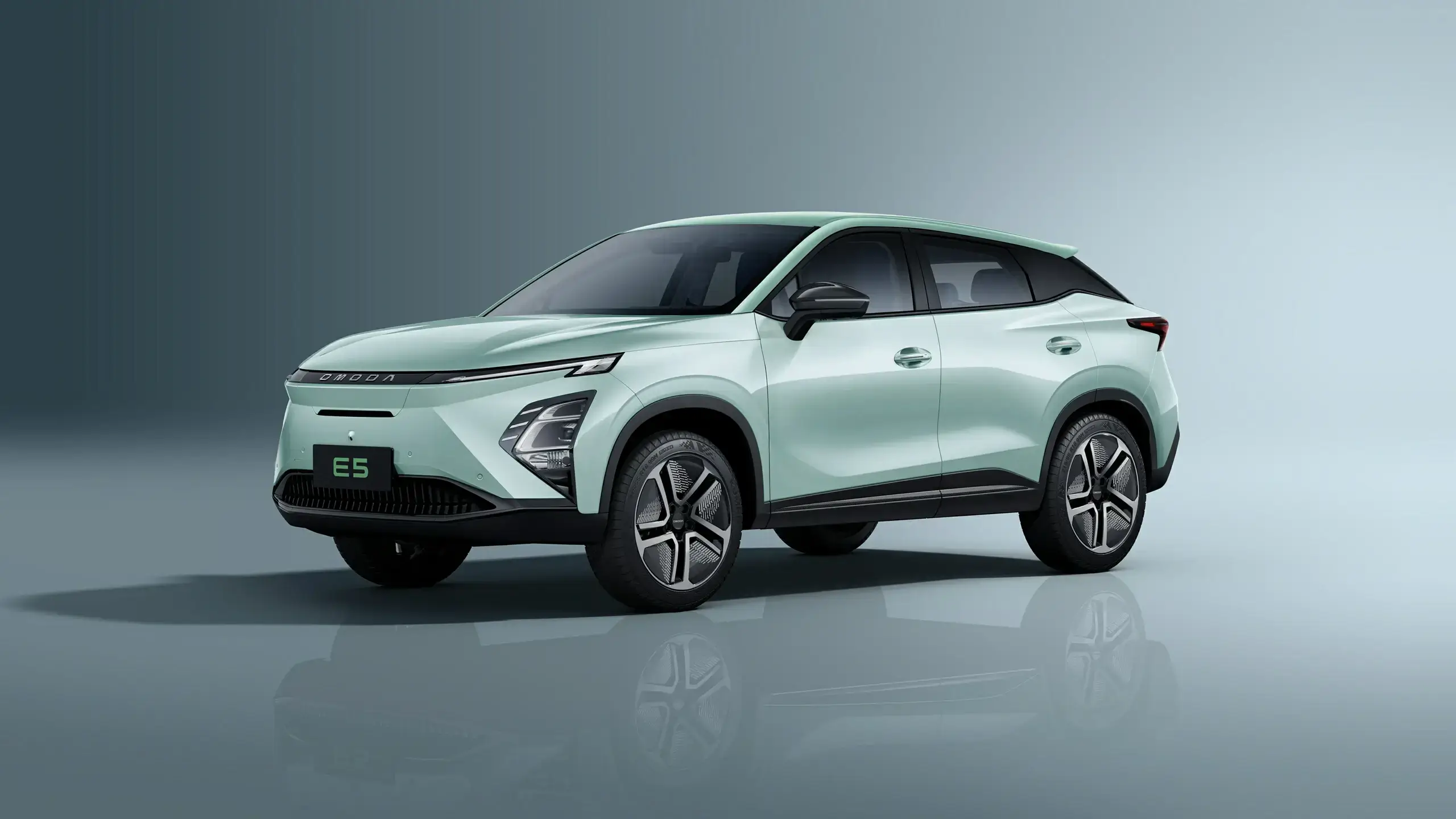 Omoda E5 vs Tesla Model Y: різний підхід до щоденних поїздок