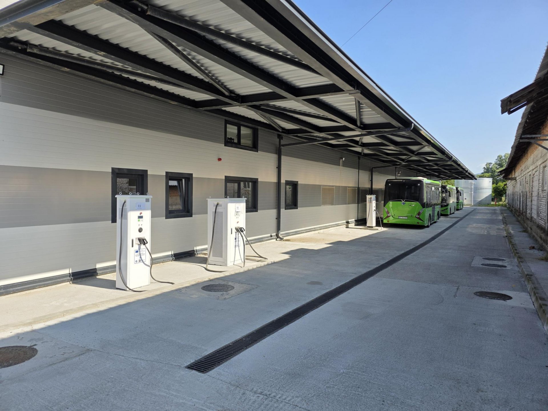 Modern charging infrastructure for electric buses in Curtea de Argeș, Romania: city municipality opts for ECOFCATOR hardware & software solution